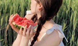 吃瓜壁纸女,揭秘吃瓜壁纸背后的魅力女生