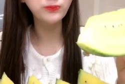 吃瓜小姐姐图片,吃瓜小姐姐的潮流风采