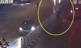 男女护栏吃瓜,揭秘网络热议背后的真相