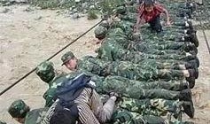 佤邦军人吃瓜,军营里的夏日清凉时光