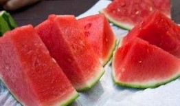 三球吃瓜,揭秘娱乐圈的甜蜜瓜田