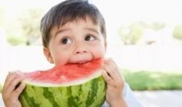 潮妈吃瓜趣事,辣妈圈里的欢乐时光