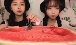 吃瓜小姐姐图片,吃瓜小姐姐的潮流风采