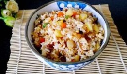 瓜哥吃鸡腿炒饭,揭秘鸡腿炒饭的独特魅力