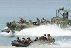 演习渔民吃瓜,吃瓜成为调节气氛的秘密武器