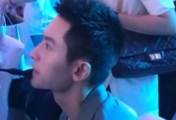 吃瓜不停的女星