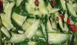 昆山厂里吃瓜,员工共享欢乐时光