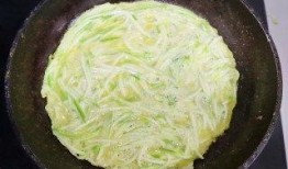 茭瓜吃蛋饼,家常美味新尝试
