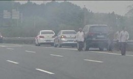 吃瓜群众道路救援,道路救援暖人心