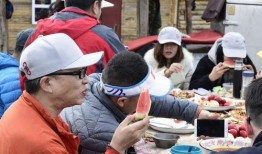 武汉吃瓜群众出门事件,一场城市生活的集体反思