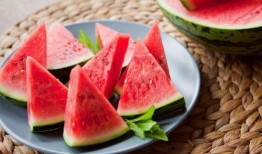 瓜变黄可以吃吗,能否食用揭秘”