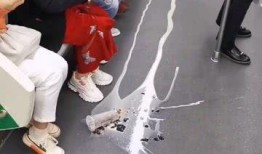 地铁小姐姐吃瓜,揭秘都市生活百态